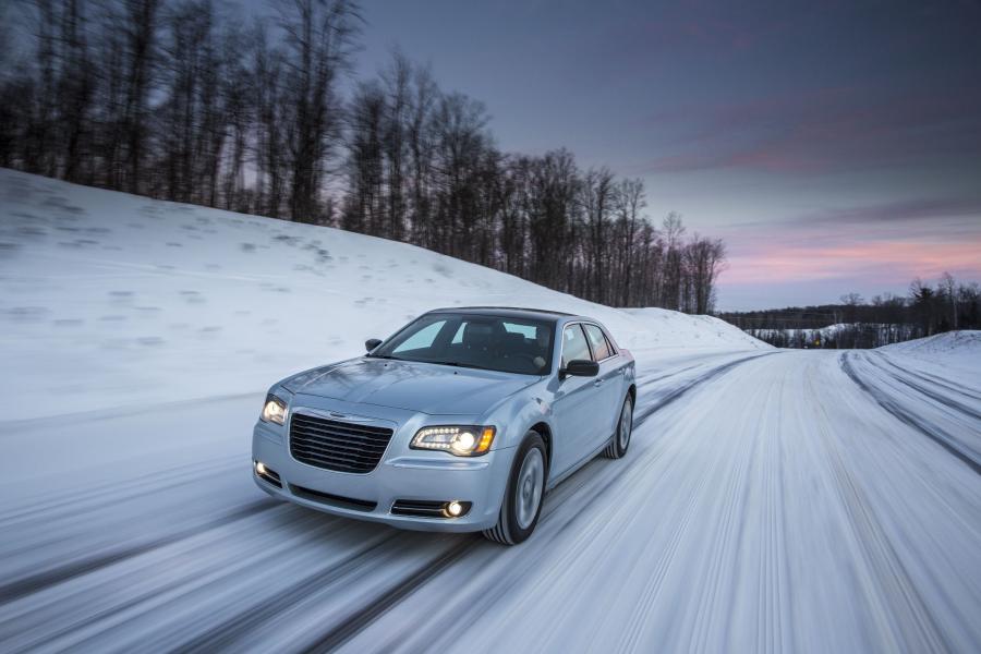  Chrysler 300C Glacier Edition 2013 года  (фото 28 из 31)